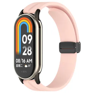 Vista dettagliata in primo piano del cinturino di ricambio in silicone rosa per smartwatch con fibbia.