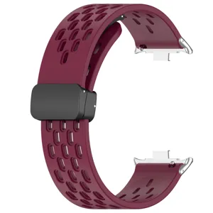Cinturino per orologio in silicone con fibbia pieghevole magnetica, ricambio traspirante.