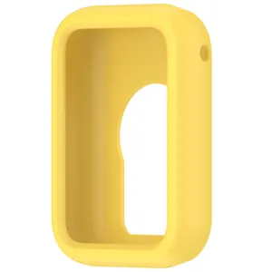 Vista detallada de la funda protectora de silicona amarilla brillante para el rastreador.
