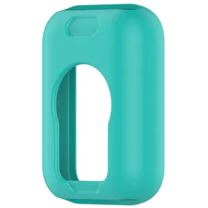 Vista detallada de funda protectora de silicona, material suave y duradero, anticaída.