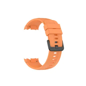 Correa de repuesto de silicona naranja con detalle de hebilla negra para smartwatch.