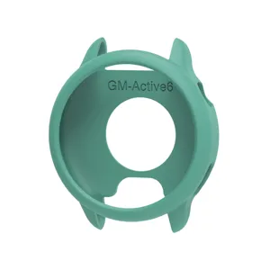 Funda protectora de silicona verde para smartwatch Garmin Active6 con recortes precisos.