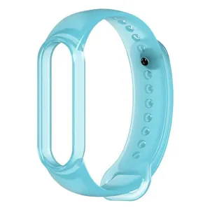 Gros plan du bracelet de montre connecté de remplacement transparent bleu clair et lisse.
