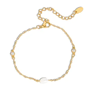 Estilo francés perla de agua dulce acero titanio chapado oro pulsera minimalista