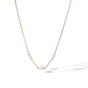 Collier chaîne or minimaliste élégant avec perles d'eau douce naturelles pour femmes