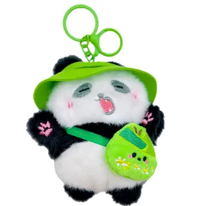 Niedlicher Plüsch Panda Schlüsselanhänger mit grünem Sonnenhut und Tasche Stofftier Puppe.