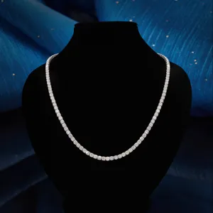 Atemberaubende S925 Silber Moissanit Tennis Halskette mit funkelnden runden Steinen für Eleganz.