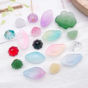 Perles de verre colorées en forme de lotus et de feuilles pour accessoires bijoux DIY.
