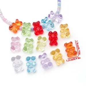 Gedetailleerd uitzicht van 19x12mm transparante acryl beren bedels voor DIY ketting sieraden maken.