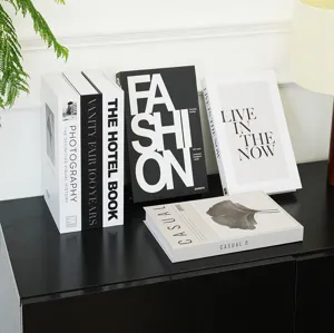 Moderne minimalistische dekorative Fälschungsbücher Set schwarz weiß Mode Buch Dekor