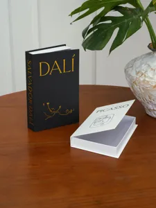 Set scatola portaoggetti libro finto decorativo con stampa dorata, ideale per tavolino.