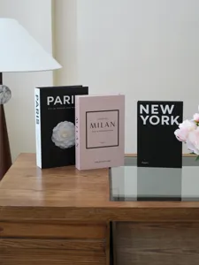 Conjunto de libros de almacenamiento decorativos diseño ciudad moda libros falsos para sala