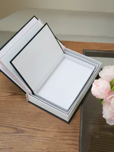 Set de caja de almacenamiento de libros decorativos abierto para decoración de salón de hotel detalle.