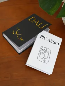 Vista dettagliata di scatole portaoggetti in lino finto libro artistico con motivi Picasso.