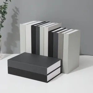 Nordisches minimalistisches einfarbiges Deko-Buch Detail, ideales Fotorequisit und Dekor.