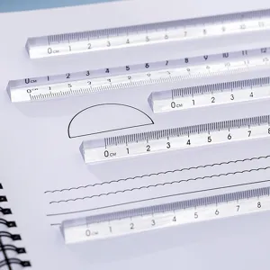 Transparenter dreieckiger Maßstab 20cm, klare Zeichenlineale für präzise Zeichnungen.