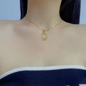 Minimalist gold letter Q titanium steel necklace for women, elegant chic clavicle chain