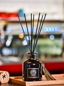 Diffuseur de parfum 50ml de haute qualité avec bâtonnets noirs et pompon pour décoration d'intérieur
