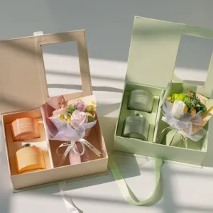 Set de regalo de vela perfumada y fragancia para el hogar con ramo de flores de jabón y decoración.