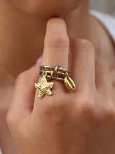 Edelstahl mehrlagiger Ring mit Seestern und Muschel Anhängern für den täglichen Look.