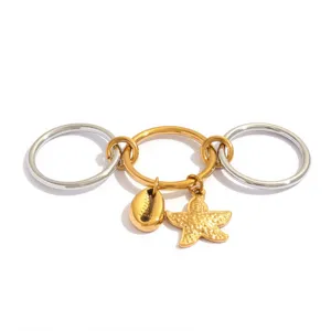 Edelstahl Ineinandergreifende Ringe in Gold und Silber mit Seestern und Muschel Anhänger Ansicht.