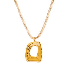 Gouden onregelmatige geometrische holle hanger halsketting met dikke touwketting.