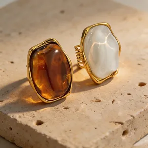 Bague en résine ambre rétro en acier inoxydable géométrique irrégulière style Maillard bijoux