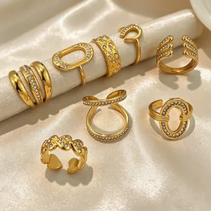Gouden titanium staal strass geometrische gestapelde ringen set elegante mode sieraden