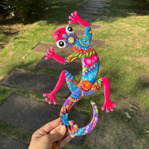 Colorful metal gecko wall art, hand-painted lizard hanging ornament for garden and outdoor decor.