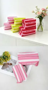 Trousse de toilette rayée en tricot avec fermeture éclair, grande pochette pour femme.