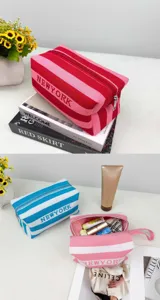 Pochette de maquillage en tricot rayé élégant avec fermeture éclair, grande trousse