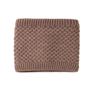 Scalda collo in maglia marrone confortevole per l'inverno, morbida sciarpa tubolare donna.