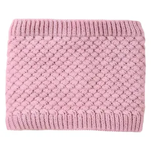 Morbido scaldacollo in maglia rosa per l'inverno. Sciarpa tubolare tinta unita per donna.