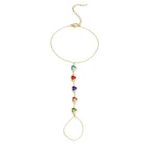 Pulsera de mano chapada en oro con piedras de zircon corazon coloridas diseno elegante.