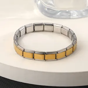 Roestvrijstalen modulaire schakelarmband detailweergave, DIY vierkante titanium stalen bedelarmband.