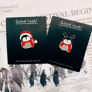 Noël Pingouin Broche Mignon Dessin Animé Émail Épingle Alliage Père Noël Elan Bonhomme de Neige Badge Bijou Cadeau