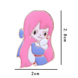 Vue détaillée de la jolie broche émaillée de personnage de dessin animé en alliage.