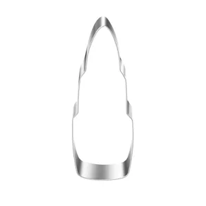 Dettaglio taglia biscotti in acciaio inox a forma di rossetto per decorazione dolci.
