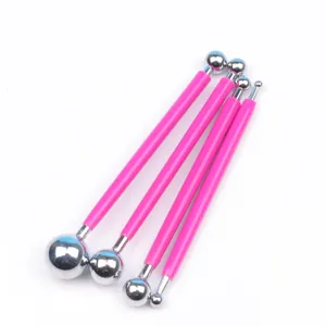 Detailaufnahme des 4-teiligen Metallkugel-Stylus-Sets mit rosa Griffen für feine Bastelarbeiten.