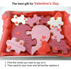 Set di stampi per biscotti a puzzle e cuore per regali di San Valentino fai da te.