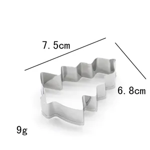 Stainless steel Christmas tree cookie cutter for baking cakes and kitchen DIY tools.
