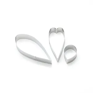 Stainless steel flower petal cake cutter detail, DIY baking mold set for sugar craft.