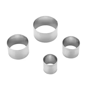 Set de 4 cortadores de galletas redondos de acero inoxidable, ideal para repostería y fondant.