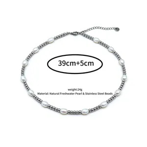 Collana di perle d'acqua dolce naturali e sfere in acciaio inossidabile, 39 più 5 cm.