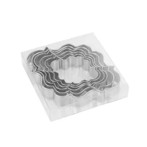 Set di tagliabiscotti nidificati a forma di parentesi in acciaio inox in scatola.
