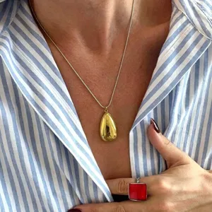 Detail view of European fashion 18k gold plated smooth teardrop pendant necklace charm.