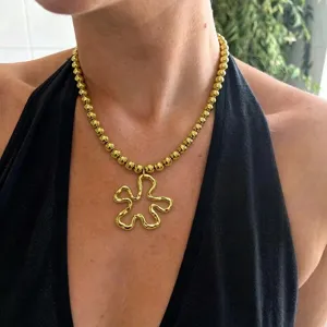 Stijlvolle minimalistische gouden kralen ketting met onregelmatige holle bloem hanger