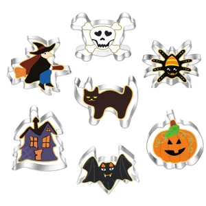 Stainless steel Halloween cookie cutters set, 7 spooky shapes for baking DIY cakes.