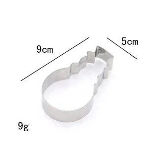 Stainless steel snowman cookie cutter for Christmas baking, size 9x5cm, lightweight 9g.