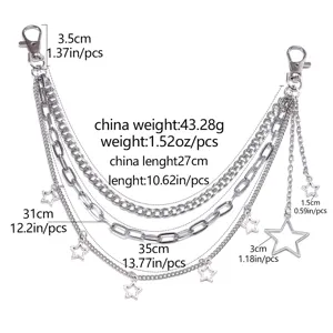 Mehrlagige silberne Metalltaschenkette mit Sternanhängern, trendiges Accessoire für Taschen.